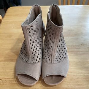 Earth Sahara coco suede - brand new - size 9